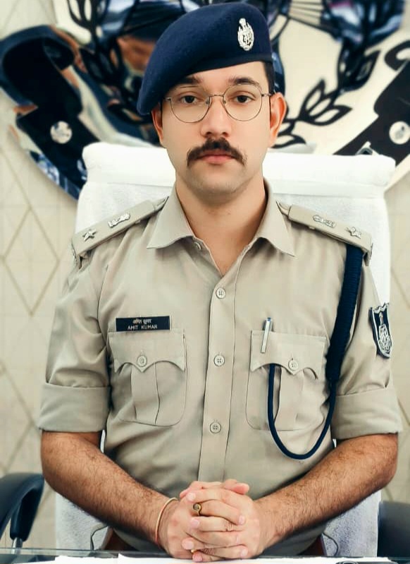 एसपी की अपील: रतलाम पुलिस जनता से अपील करती है कि जिले को सुरक्षित बनाने में सहयोग करें। आपकी एक गुप्त सूचना समाज को अपराध मुक्त बनाने में बड़ी भूमिका निभा सकती है।